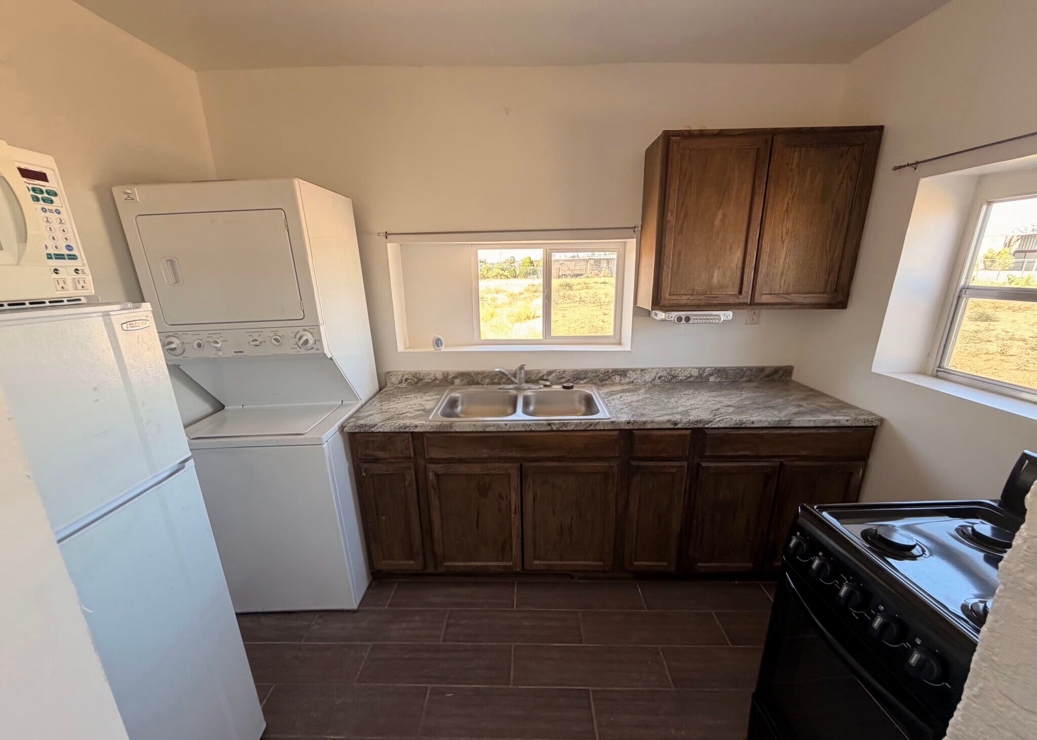 Building Photo - 348 Oasis Dr