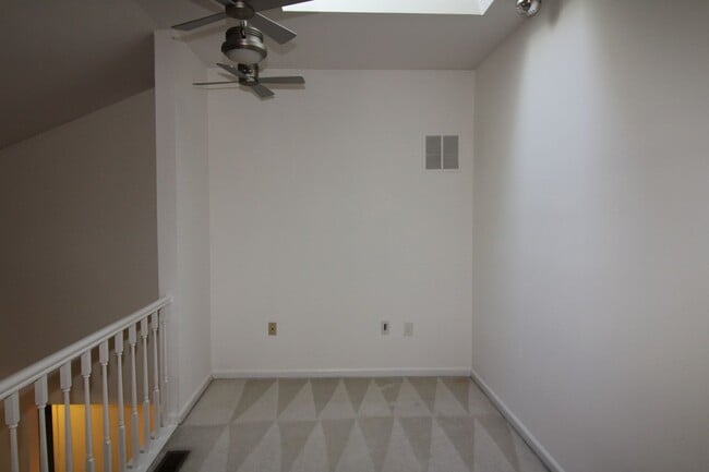 Building Photo - Very well maintained 2-bedroom 2-bath cond...