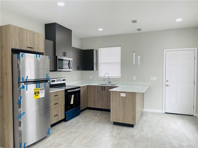 Building Photo - 10 Sugar Gdn Dr