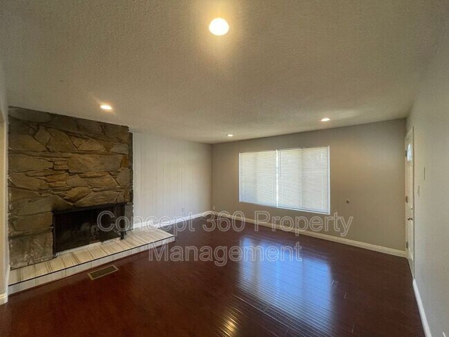 Building Photo - 4158 E Wilton St