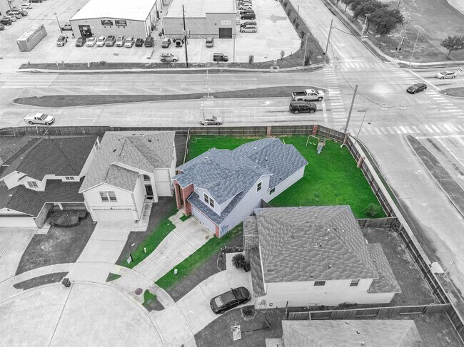 Building Photo - 14925 Gray Ridge Ln