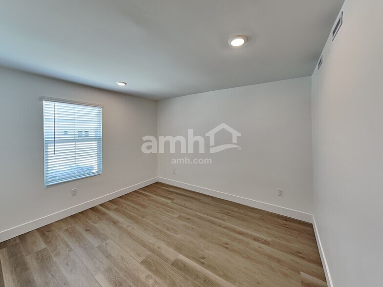 Building Photo - 6490 E Paseo Alga