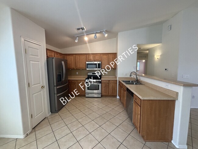 Building Photo - 7135 S Oakbank Dr