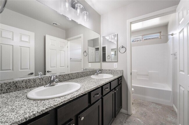 Building Photo - 2332 Mundare Dr