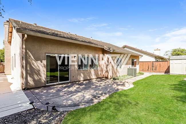 Building Photo - 440 Crestfield Cir