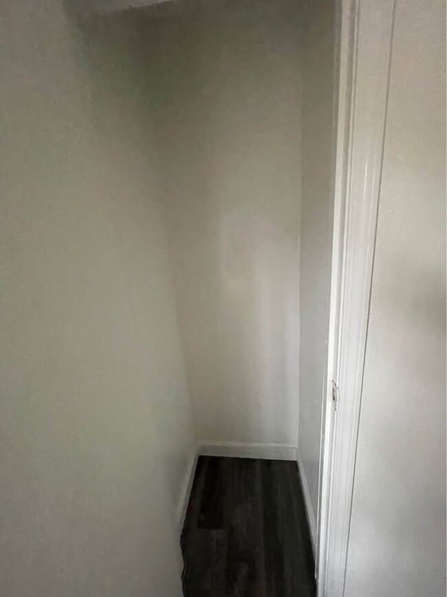 Building Photo - 704 Beverly Dr