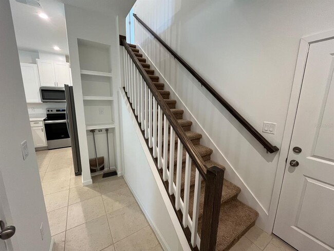 Building Photo - 9815 Walkway Dr