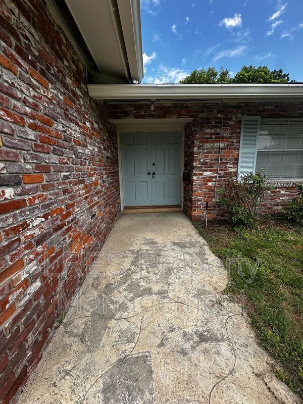 Building Photo - 2719 Merrie Oaks Rd