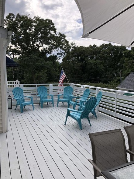 Building Photo - 30 Point Breeze Dr