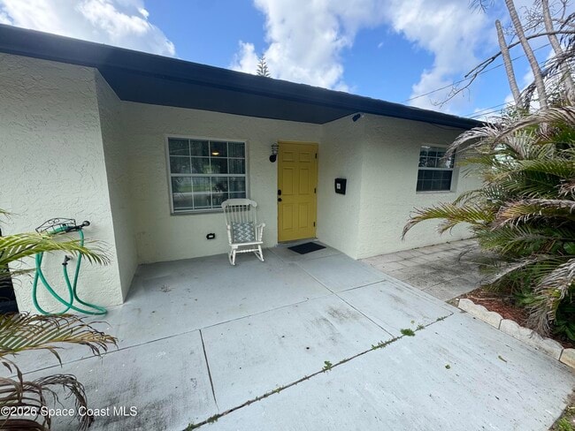 Building Photo - 121 Franklyn Ave