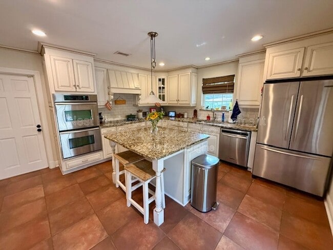 Building Photo - 7104 Catalonia Ave