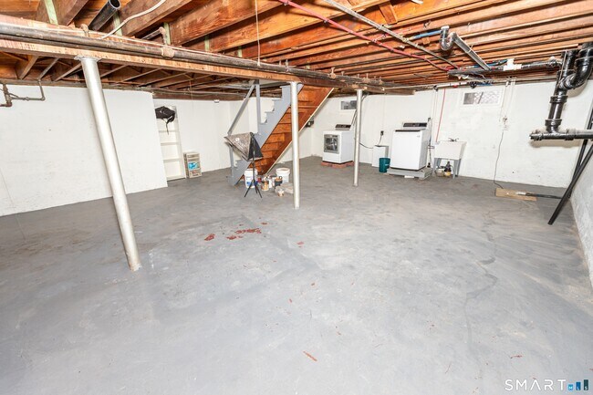 Building Photo - 99 Jordan Ln