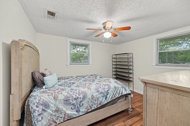 Building Photo - 4202 Barnwell Ave