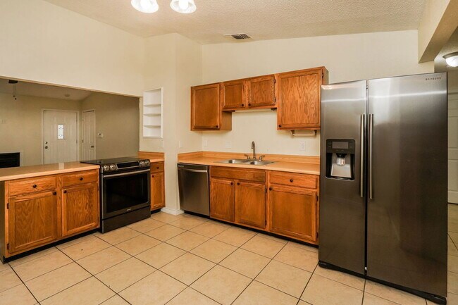 Building Photo - 10059 Birch Field Dr