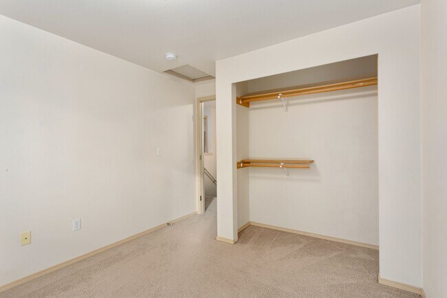Building Photo - Spacious 3 Bed, 2 Bath Home with Garage & Large Yard in Puyallup!