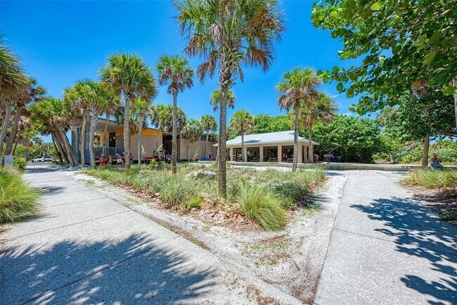 Building Photo - 1648 Bayshore Dr