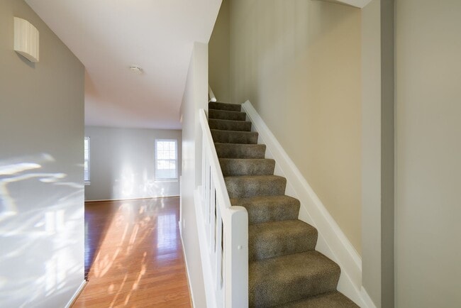 Building Photo - Beautiful Townhome Near Gunner's Lake in Germantown