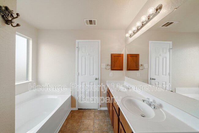 Building Photo - 3815 Mahogany Cove