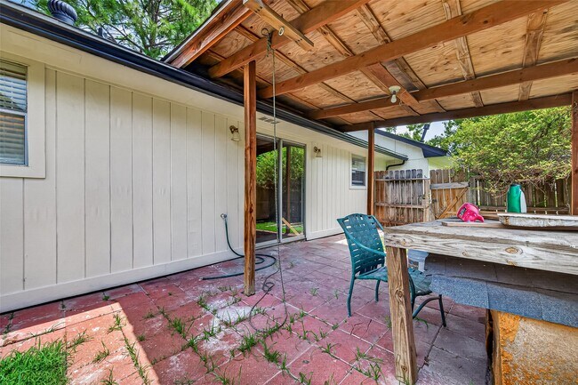 Building Photo - 10814 Parkland Woods Dr
