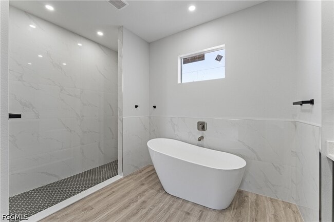 Building Photo - 4730 NW 38th Pl