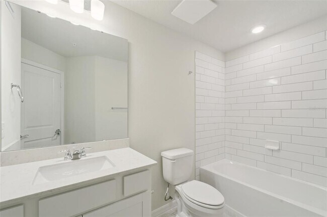 Building Photo - 3082 Emerald Acrs Ln