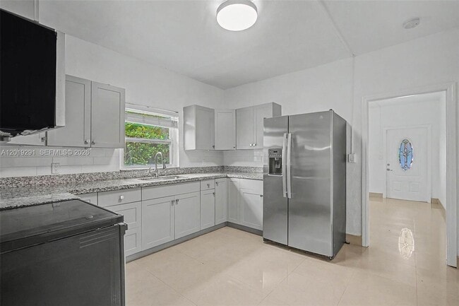 Building Photo - 5917 SW 62nd Terrace