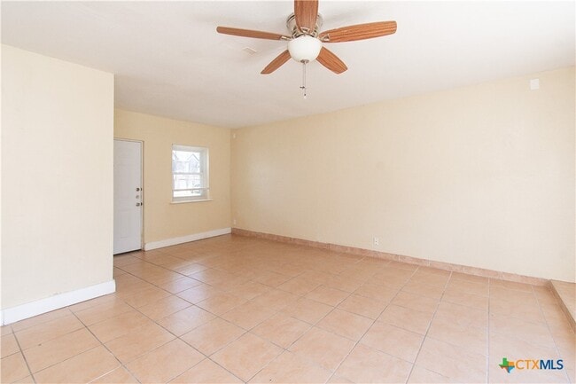 Building Photo - 5011 White Rock Dr