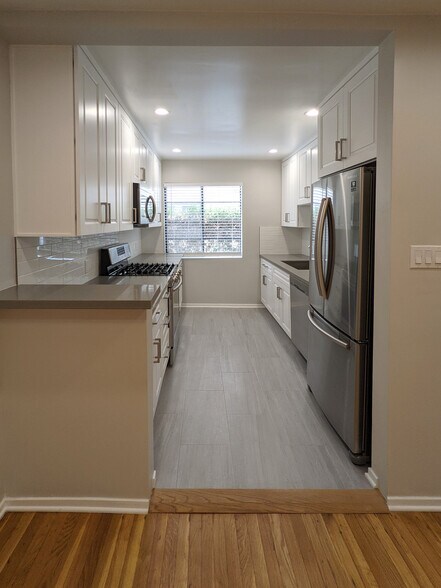 Building Photo - 458 S Oakhurst Dr