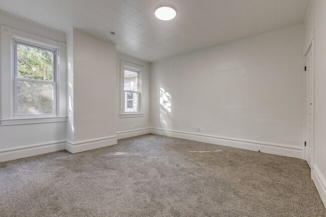 Building Photo - Available August 2026 - Fully Renovated 2 Bedroom in AMAZING Location!!