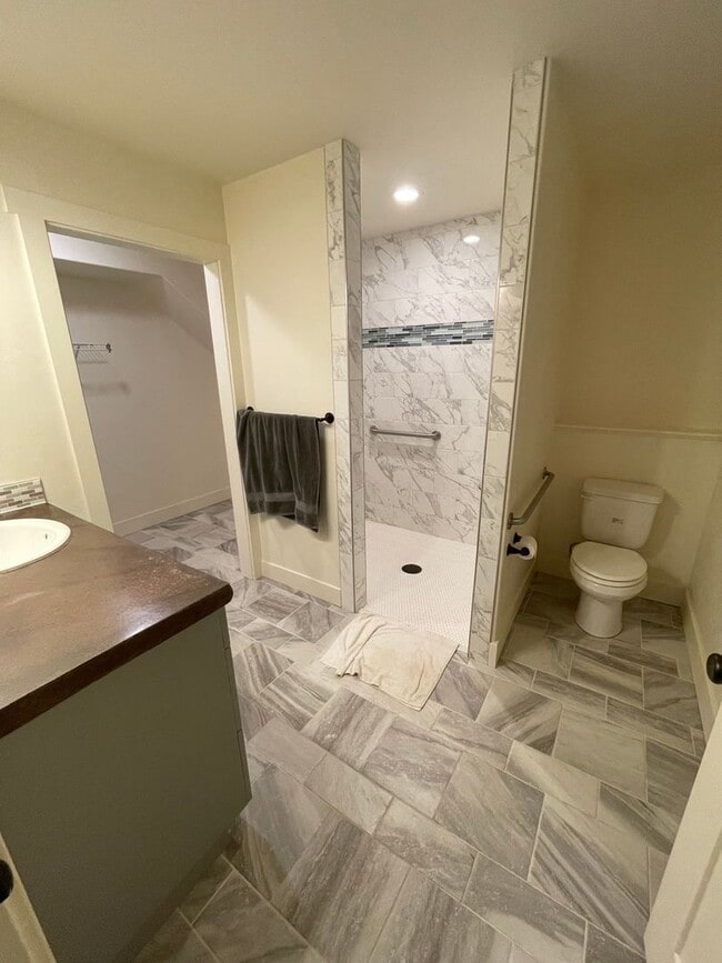 Building Photo - Beautiful Pet Friendly Home