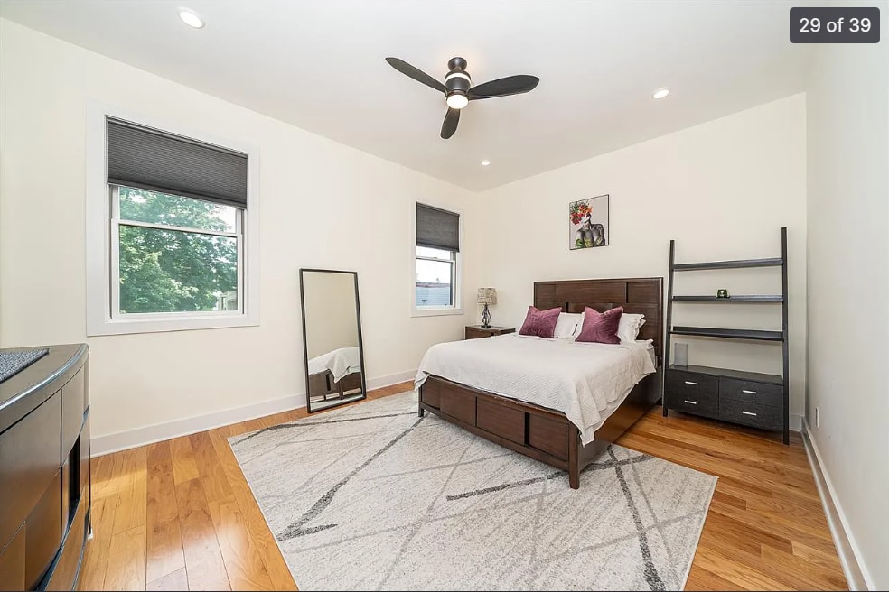 Building Photo - 209 Hutton St