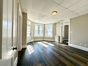 Building Photo - 162 S Potomac St