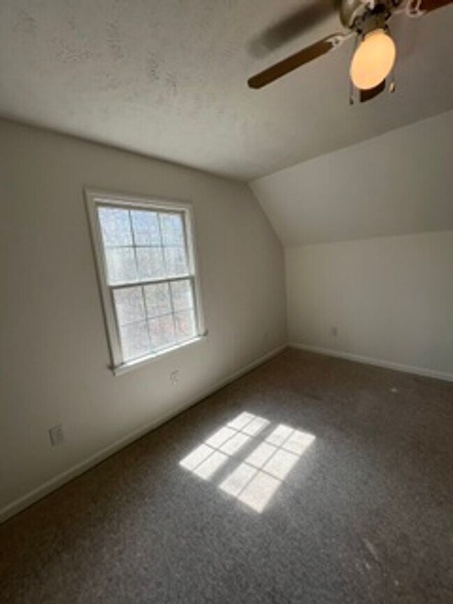 Building Photo - Single family home located in southern Rockbridge County minutes from I81