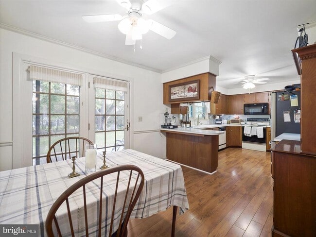 Building Photo - 560 Meadowview Cir