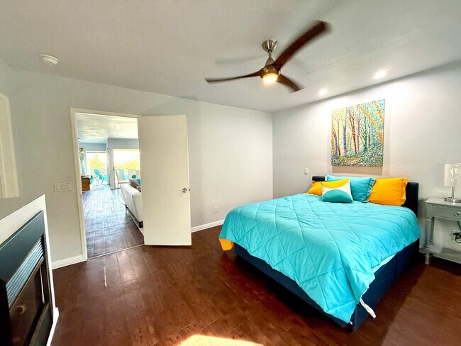 Building Photo - RIMCREST - Rare opportunity 2BR/2BA - Long Term - Furnished / Unfurnished