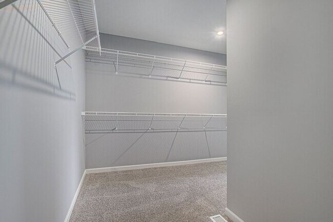 Building Photo - 54154 Angeline Dr