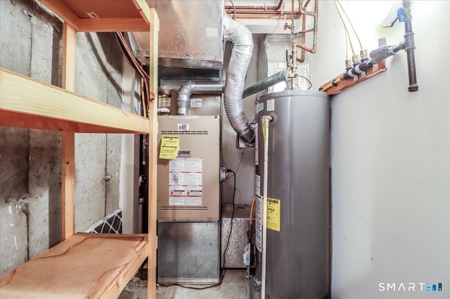 Building Photo - 2004 Eaton Ct