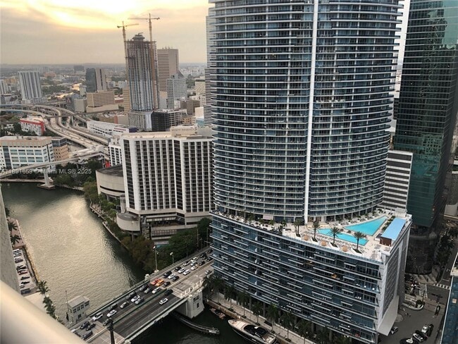 Primary Photo - 475 Brickell Ave