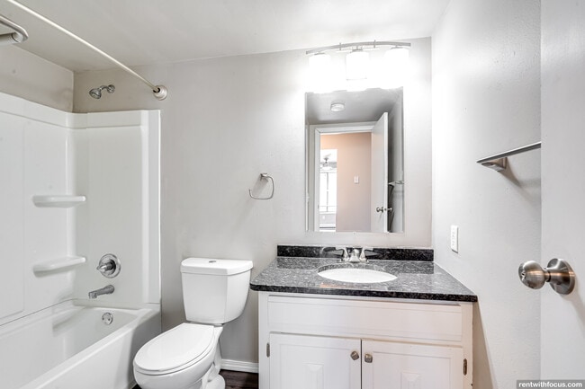 Building Photo - 2405 Honey Lou Ct