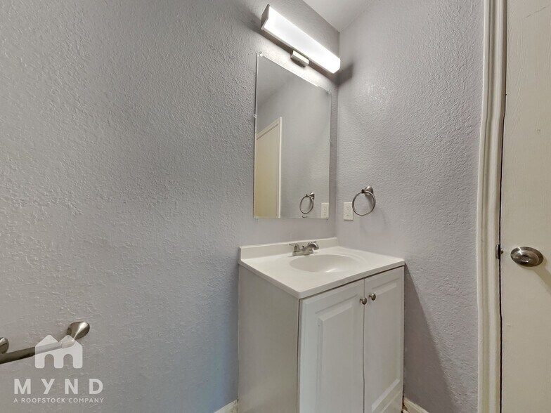 Building Photo - 20811 Bonham Park Ln