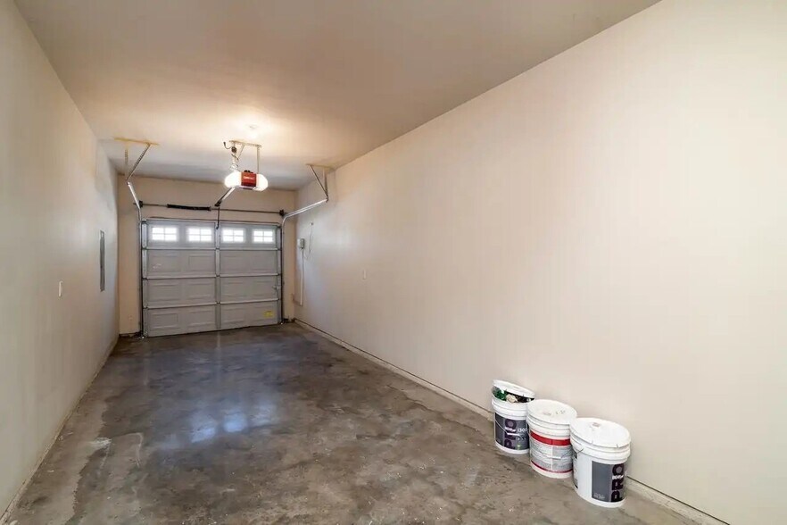 Building Photo - 366 Armstrong Ln