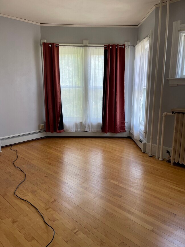 Building Photo - 710 N 6th St