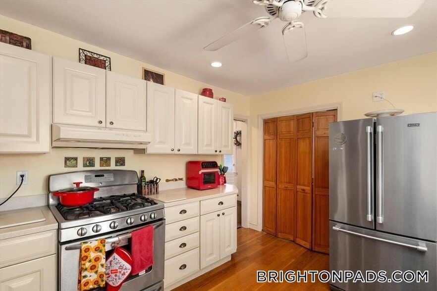 Building Photo - 18 Newcastle Rd