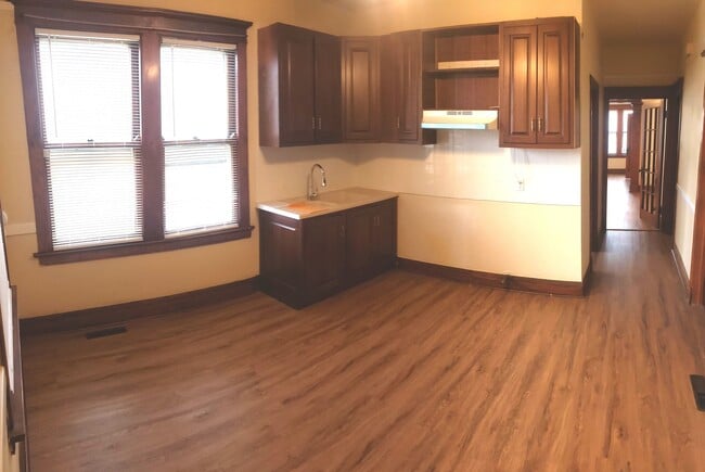 Building Photo - 1811 S Komensky Ave