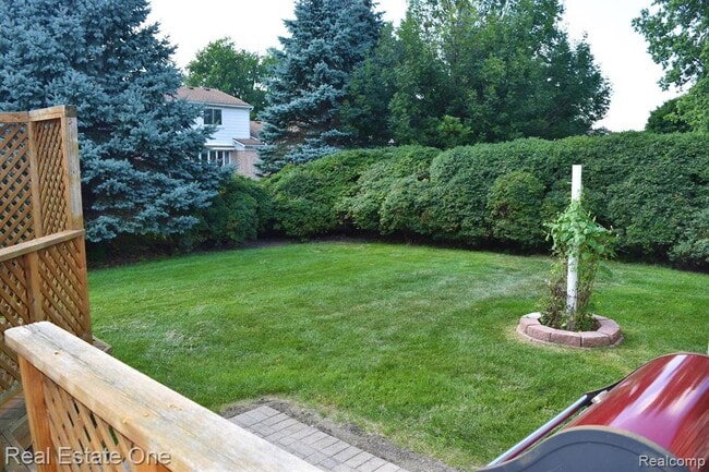 Building Photo - 5841 Ruby Dr