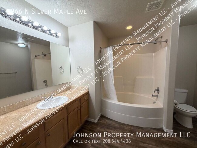 Building Photo - 5966 N Silver Maple Ave