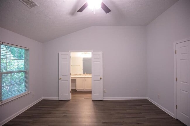 Building Photo - 649 Kenridge Dr