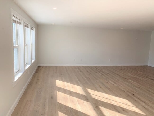 Building Photo - 1 Broadway Ave