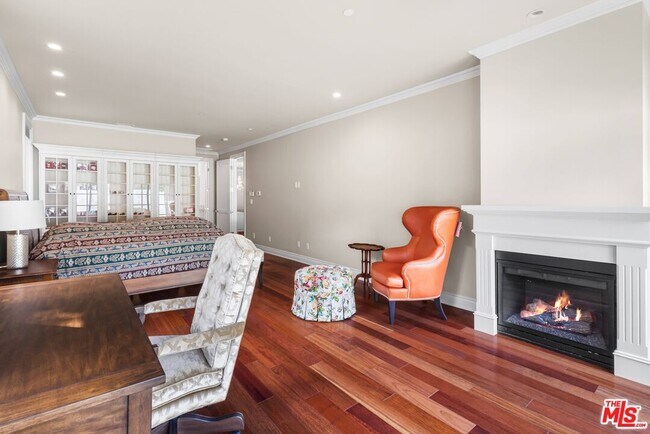 Building Photo - 209 25th St