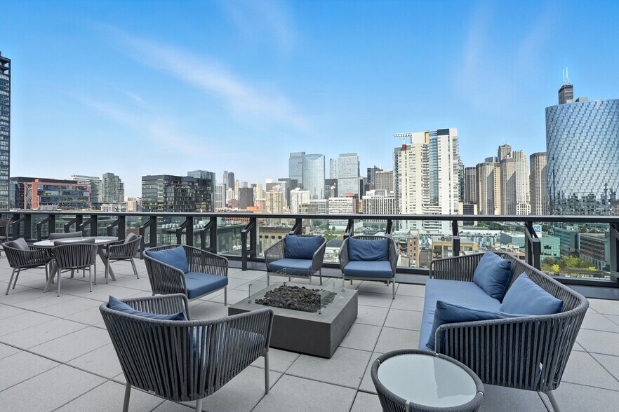 Building Photo - 931 W Washington Blvd